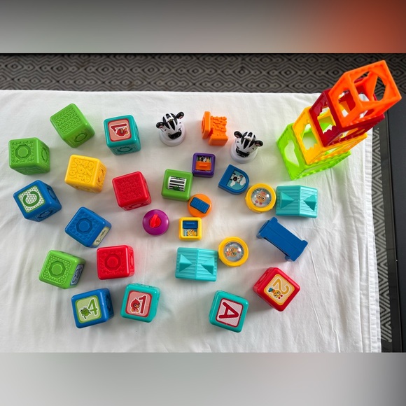 Magnetic Block Learning Set - Picture 2 of 10